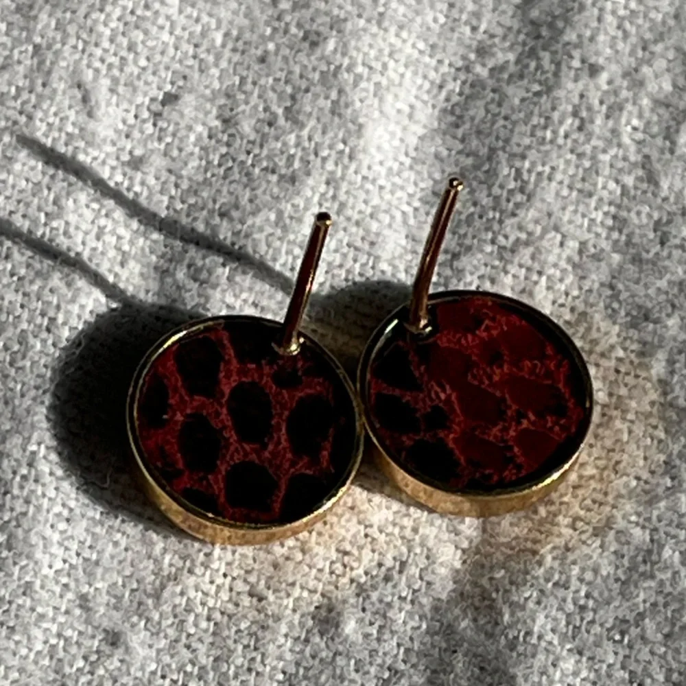 Gold Diamond Stud Earring - Picture 5 of 5